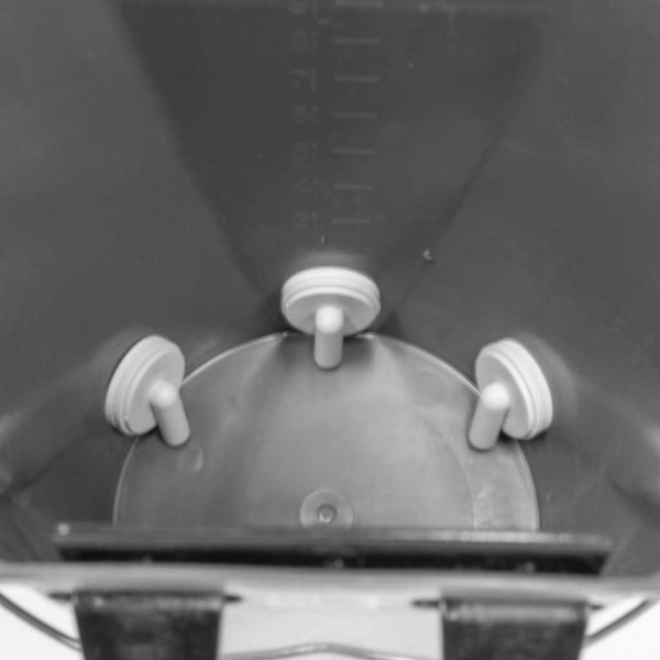 Ведро с 3 сосками для поения 8 л